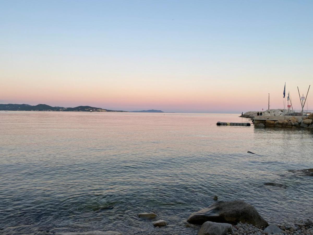 Fanny Wifi Climatise Tout A Pieds 4 Personnes La Ciotat Buitenkant foto